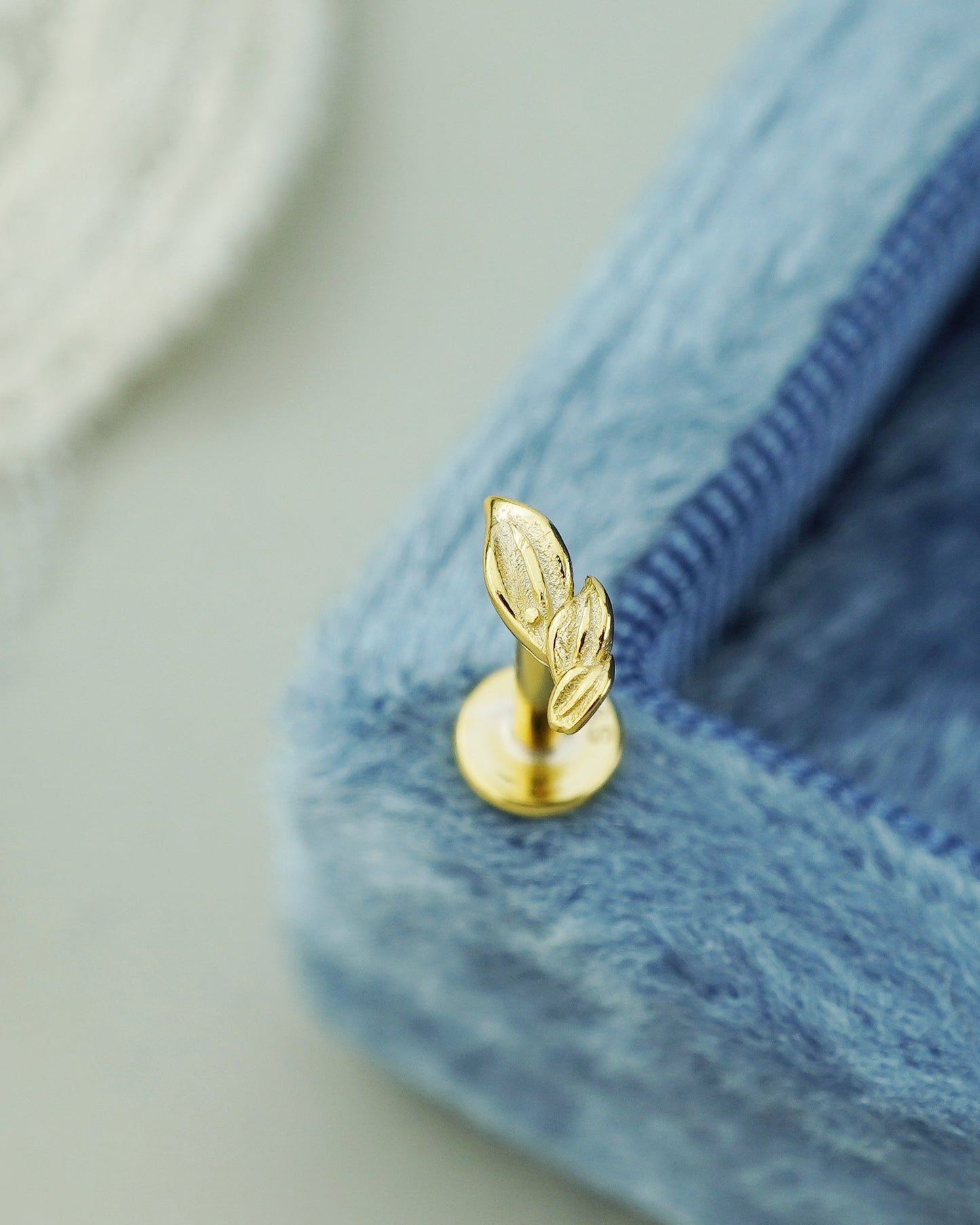 1 pc of Sterling Silver Leaf Stud Earring in 18ct Gold Plated, Tiny Delicate Nature Inspired Earlobe Cartilage Tragus Piercing Jewelry