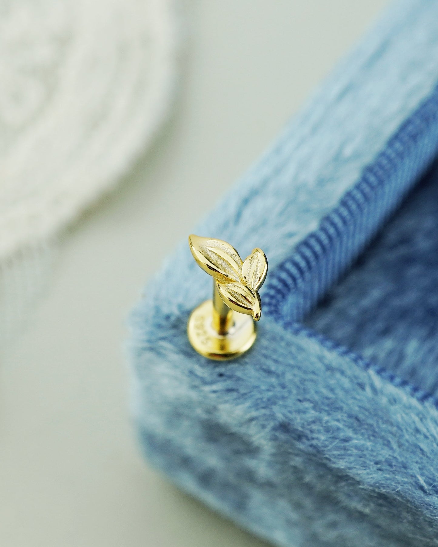 1 pc of Sterling Silver Leaf Stud Earring in 18ct Gold Plated, Tiny Delicate Nature Inspired Earlobe Cartilage Tragus Piercing Jewelry