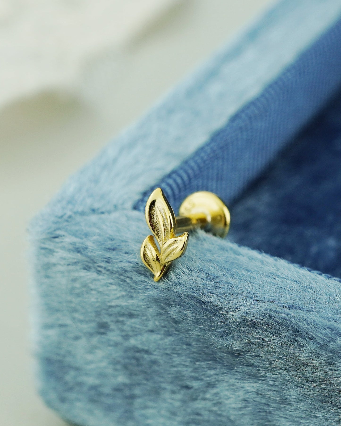 1 pc of Sterling Silver Leaf Stud Earring in 18ct Gold Plated, Tiny Delicate Nature Inspired Earlobe Cartilage Tragus Piercing Jewelry