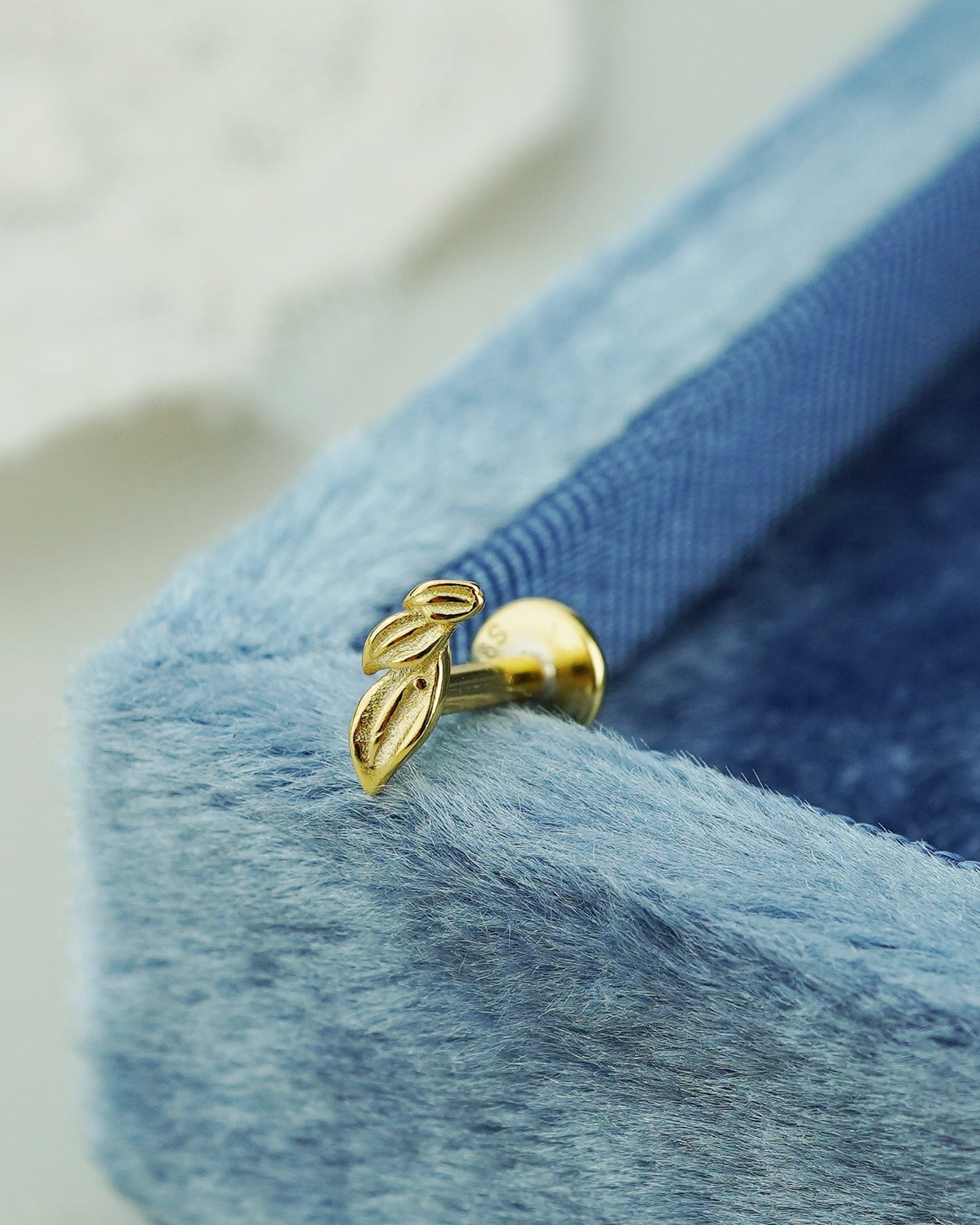 1 pc of Sterling Silver Leaf Stud Earring in 18ct Gold Plated, Tiny Delicate Nature Inspired Earlobe Cartilage Tragus Piercing Jewelry