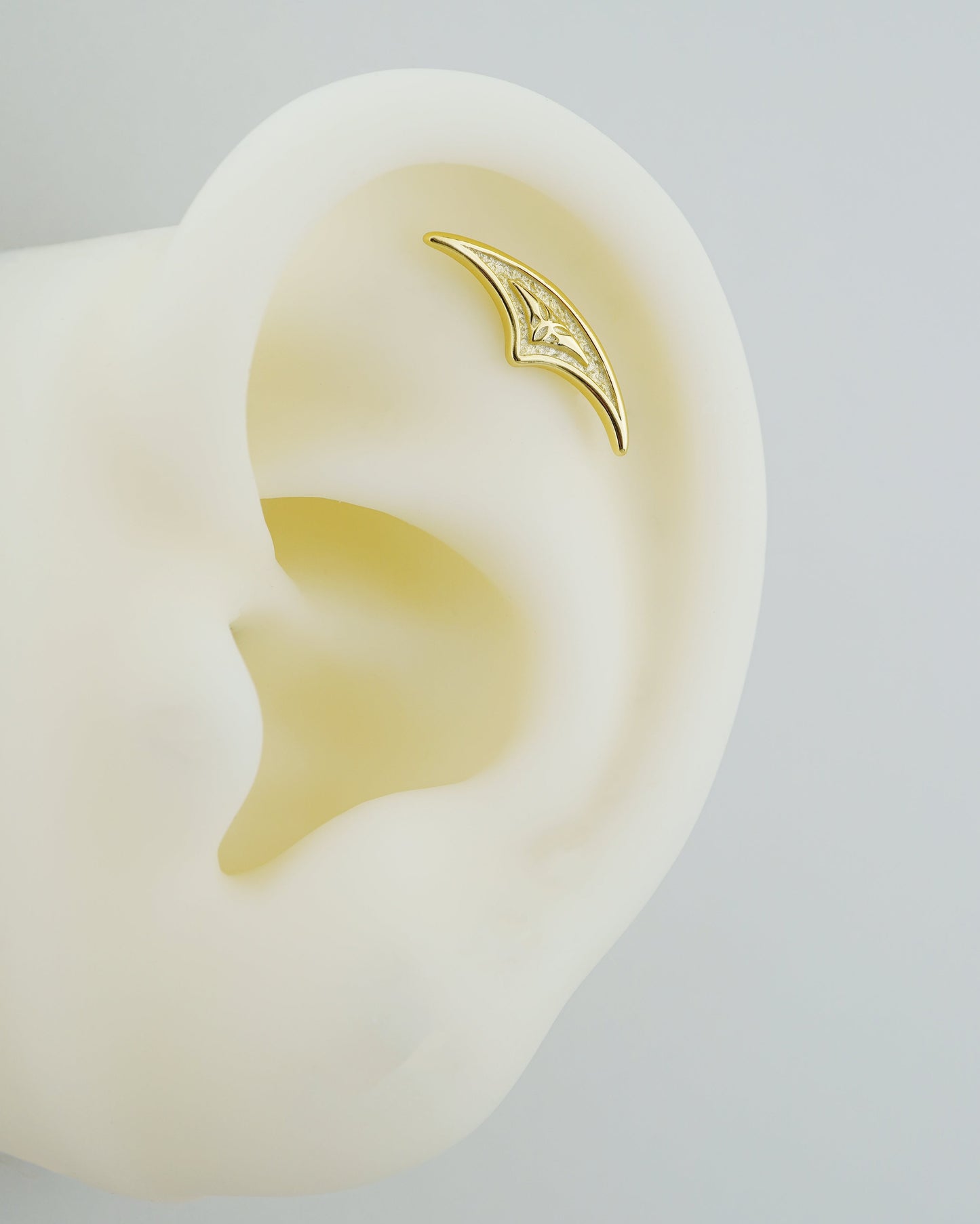 1 pc of Crescent or Baroque Swirl Ornate Design Sterling Silver Stud Earring in 18ct Gold Plated, Art Nouveau Symbolic Cartilage Piercing Jewelry