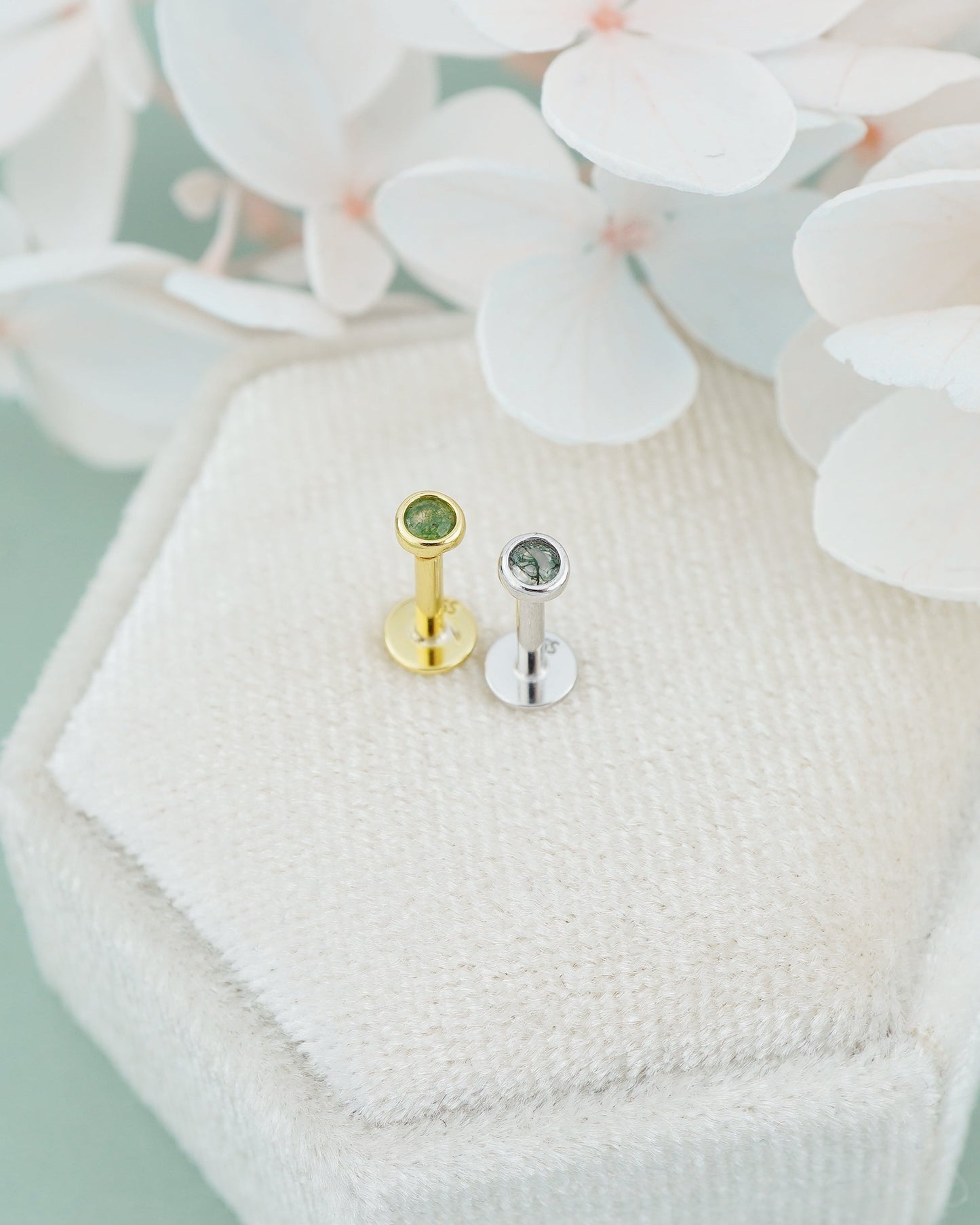 1 pc of VERY TINY 3mm Bezel Natural Green Moss Agate Sterling Silver Stud Earring in Rhodium or 18ct Gold Plated, Cartilage Helix Lobe Piercing