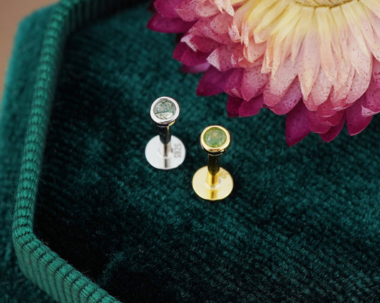 1 pc of VERY TINY 3mm Bezel Natural Green Moss Agate Sterling Silver Stud Earring in Rhodium or 18ct Gold Plated, Cartilage Helix Lobe Piercing