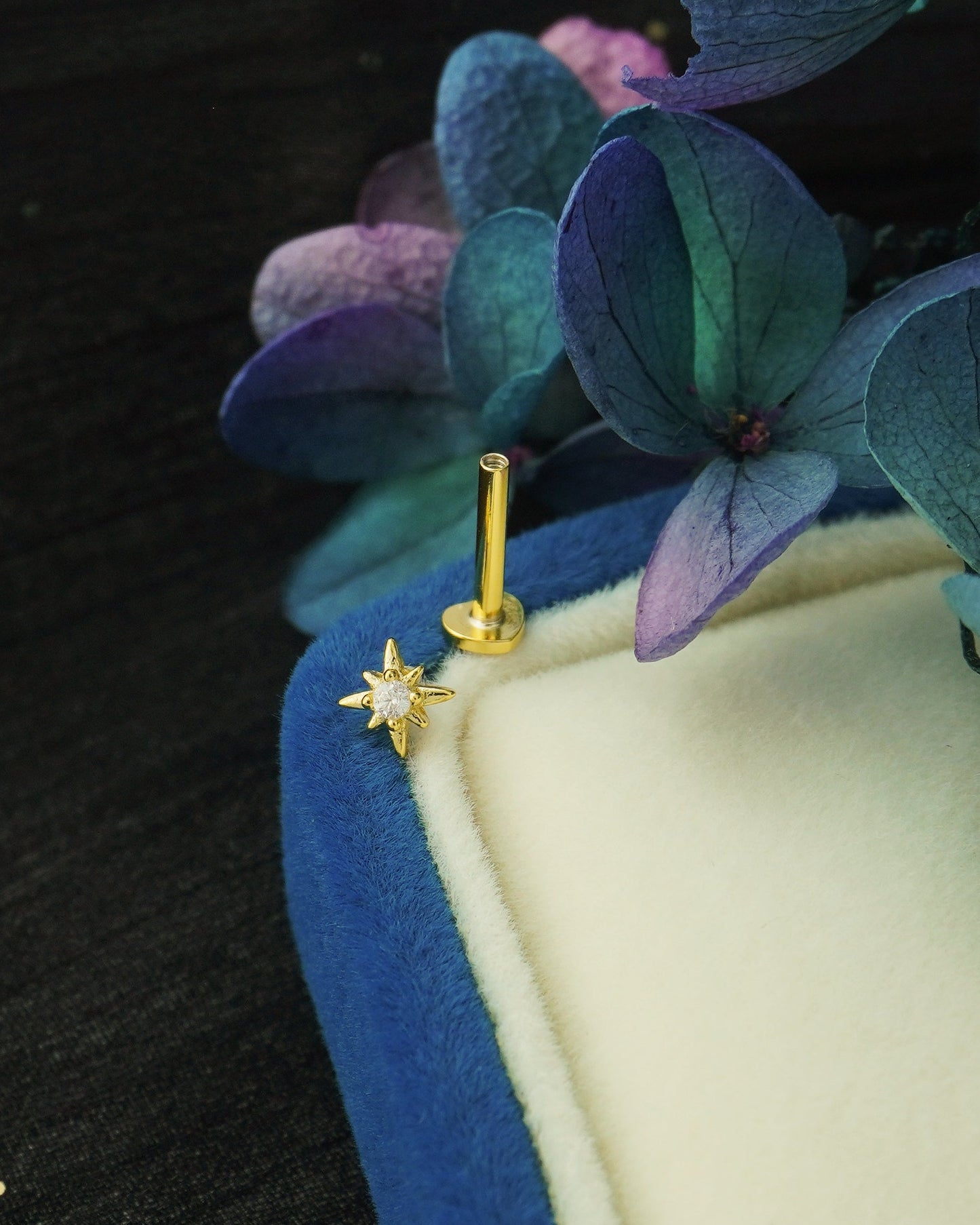 1 pc of Starburst Flat Screw Back Stud Earring with Sparkly CZ in Sterling Silver or 18ct Gold Plated, Mini Tragus Cartilage Piercing