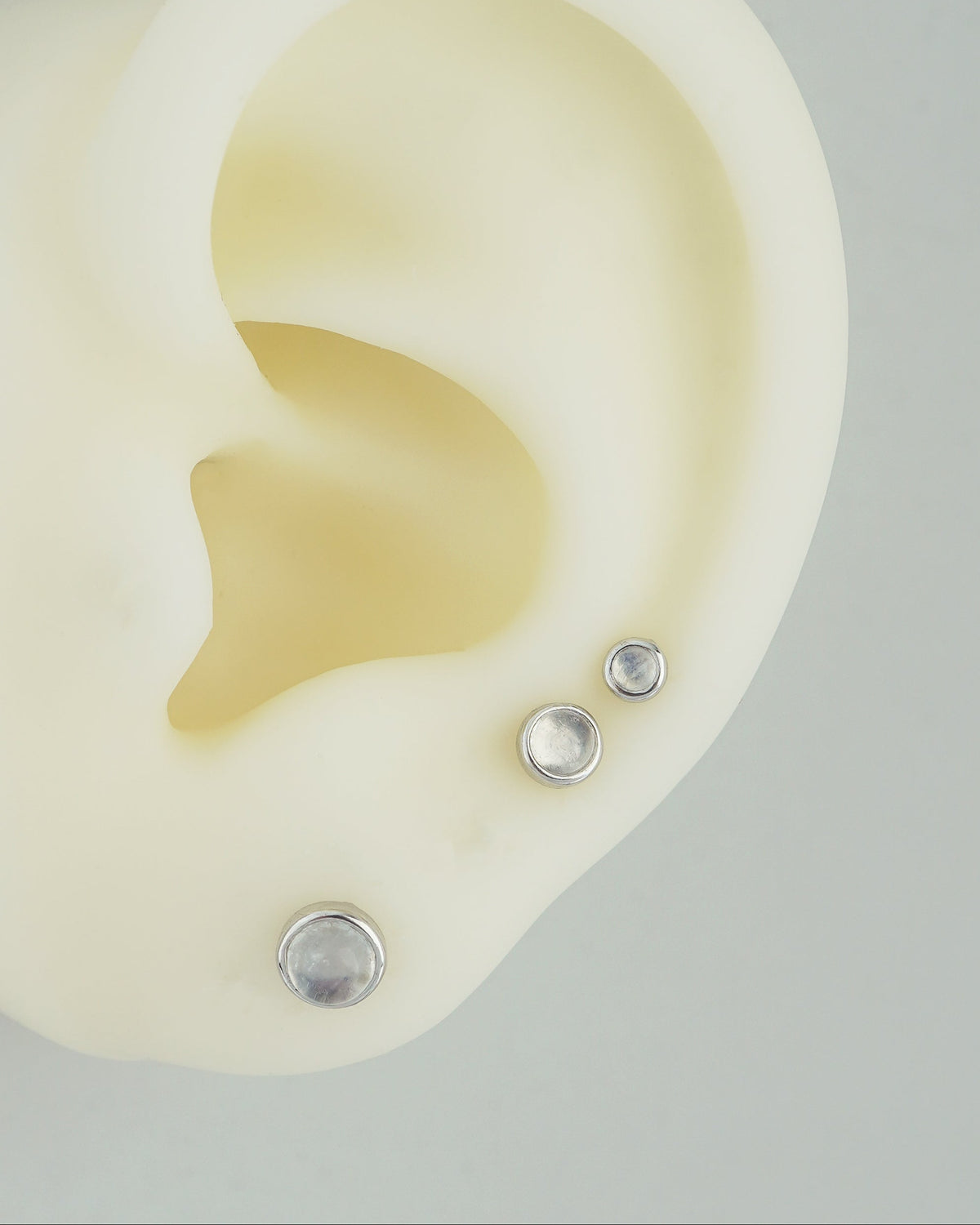 1 pc of Natural Moonstone Cabochon Stud Earring in White Gold Plated over Sterling Silver, Dainty 2/3/4mm Bezel Stone, Lobe Helix Tragus