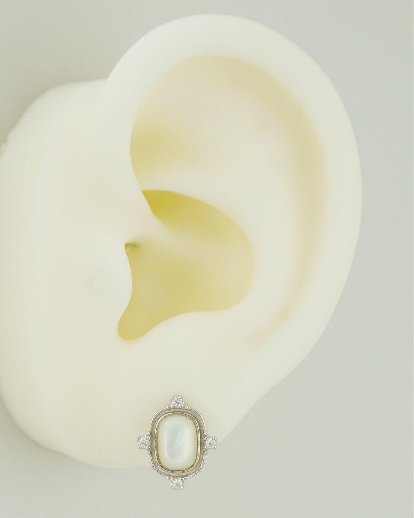 Pair of Oval Shell Sterling Silver Stud Earrings in Rhodium or 18ct Gold Plated, Vintage Inspired
