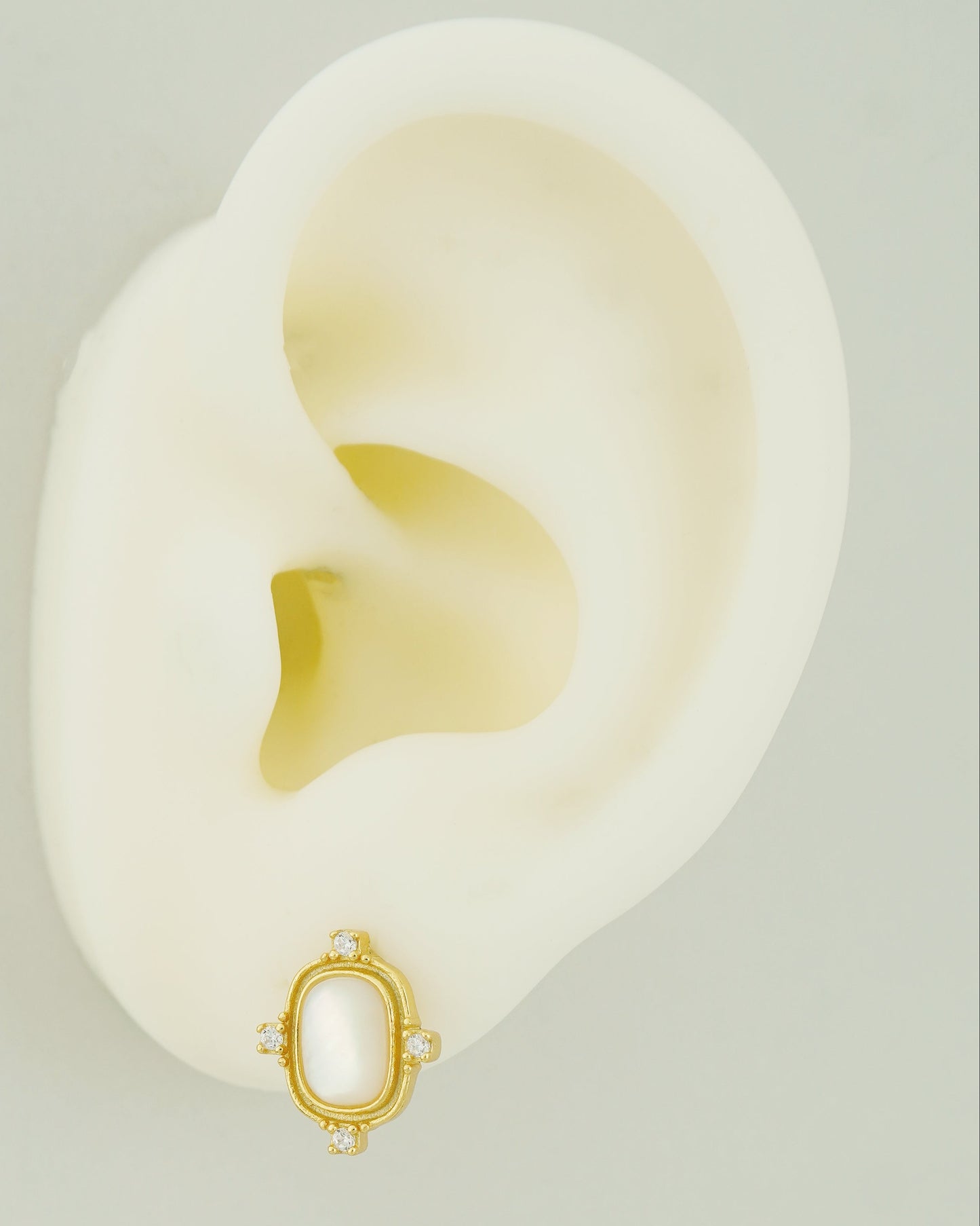 Pair of Oval Shell Sterling Silver Stud Earrings in Rhodium or 18ct Gold Plated, Vintage Inspired