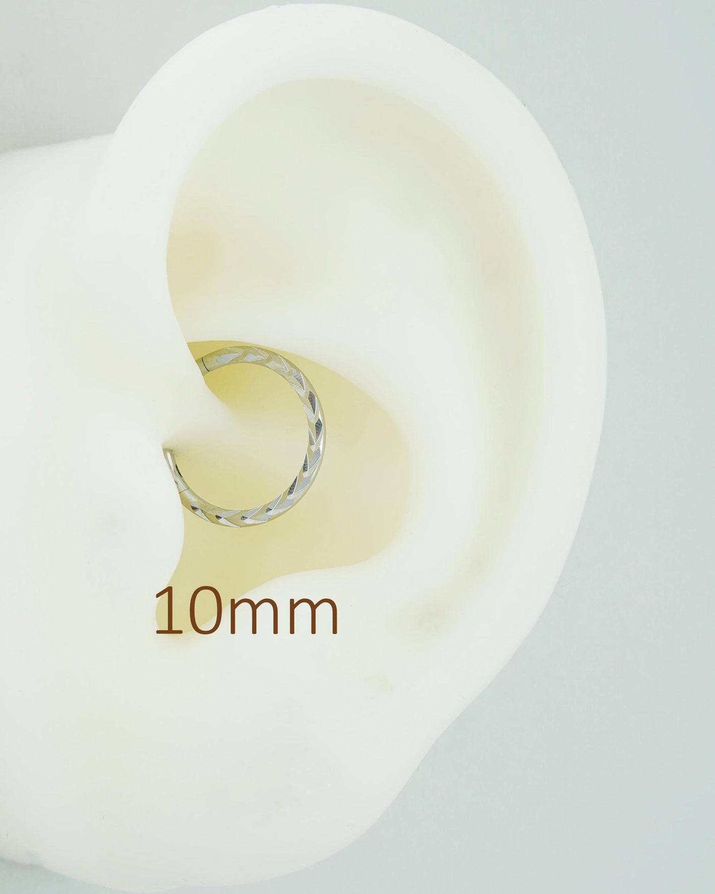 1 pc of 16G Hinged Stainless Steel Wheat Daith Earring Hoop, Arrow Helix Cartilage Clicker, Front-Facing Chevron Cut Septum Nose Ring