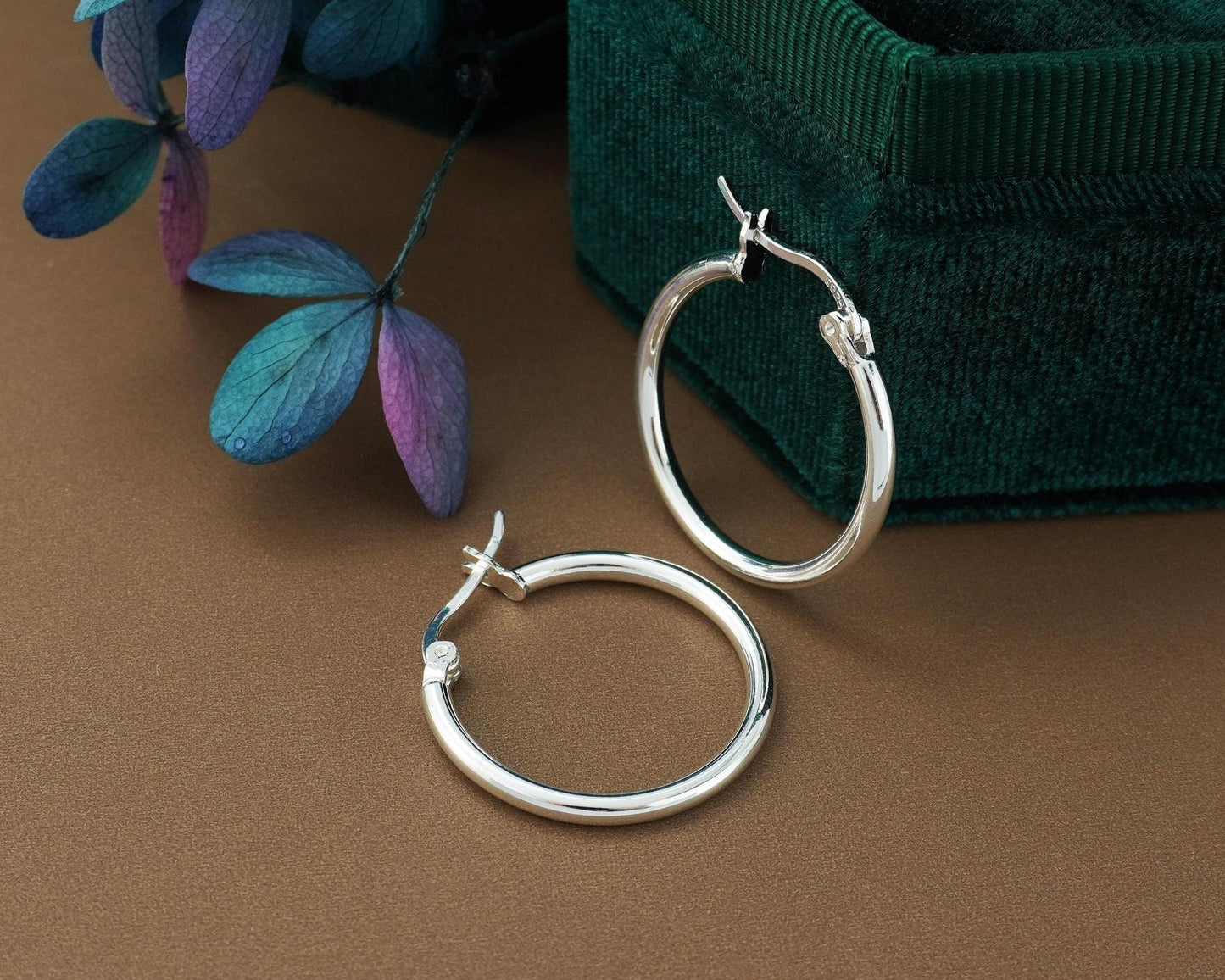 Pair of Minimalist Creole Hoop Earrings in Sterling Silver, 19mm Inner Diametre, Lever Closure Lightweight Everyday Jewelry