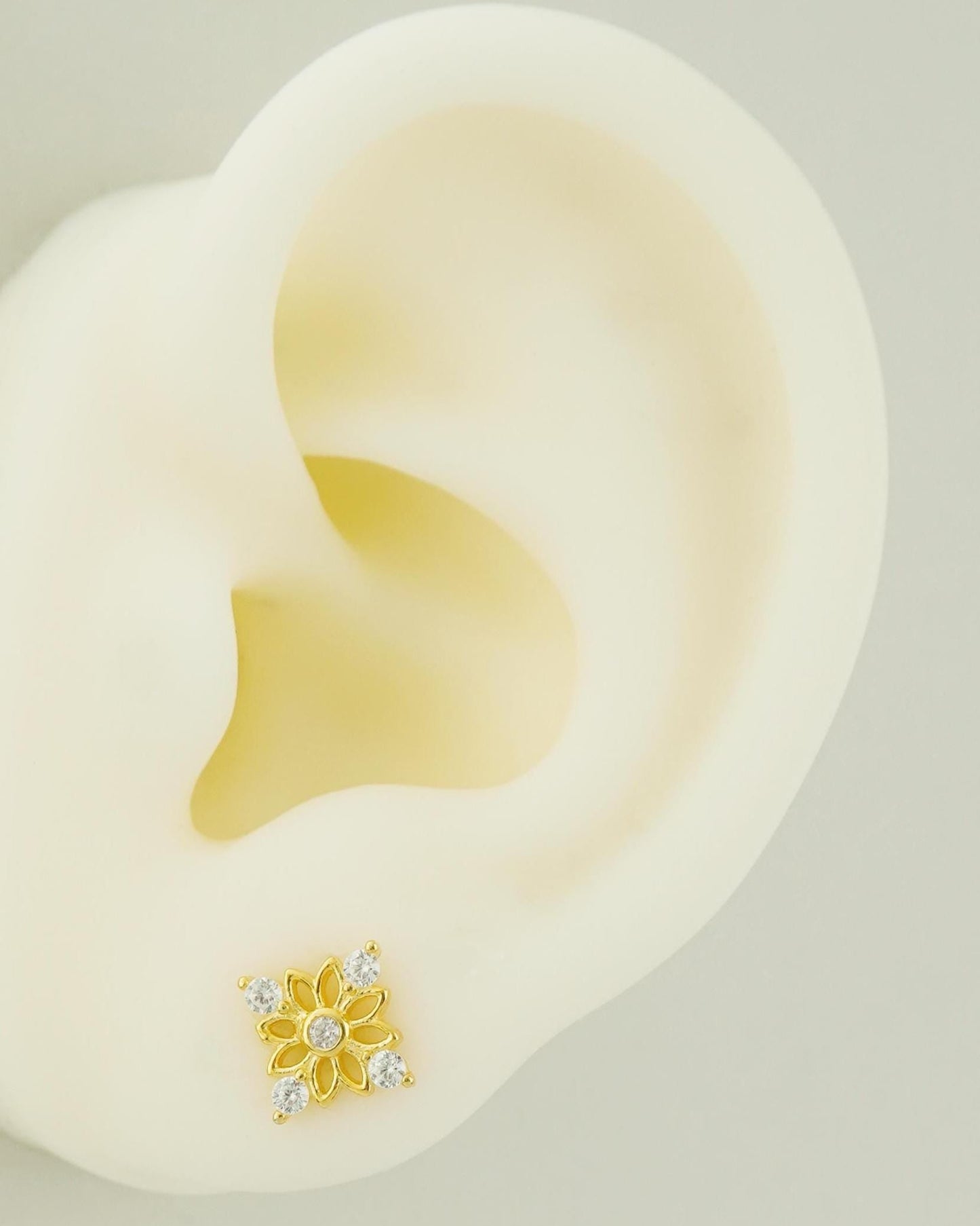 1 pc of Sterling Silver Floral Stud with CZ Design in Rhodium or 18ct Gold Plated, Flat Screw Back